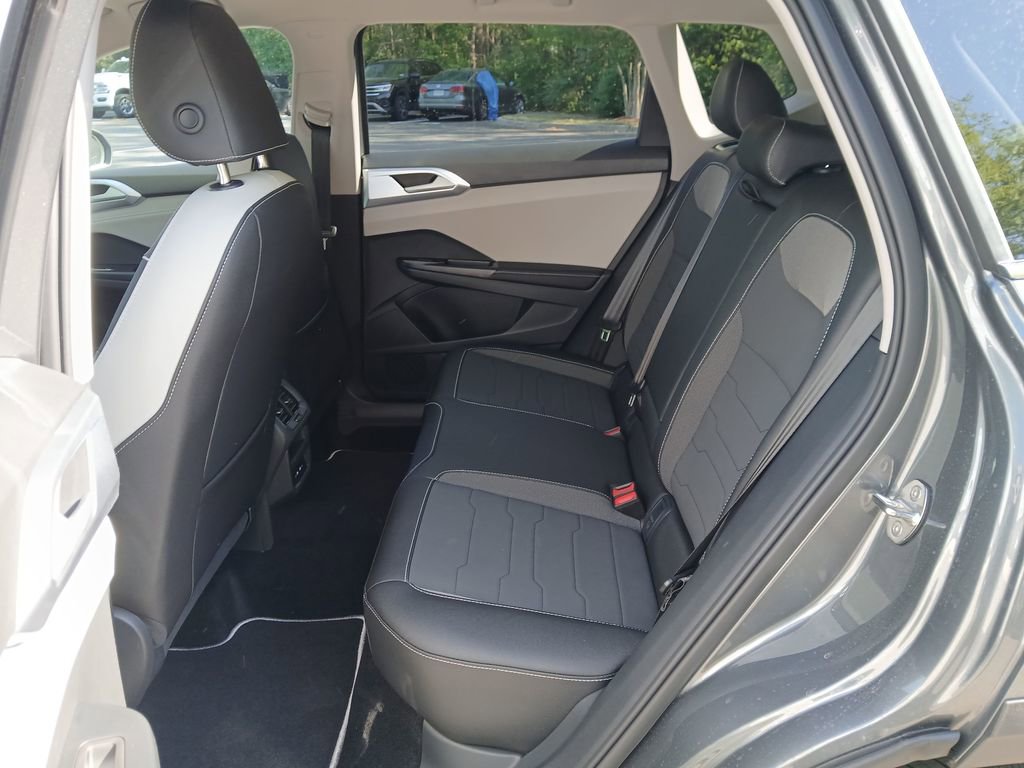 New 2026 Volkswagen Taos SE image 23