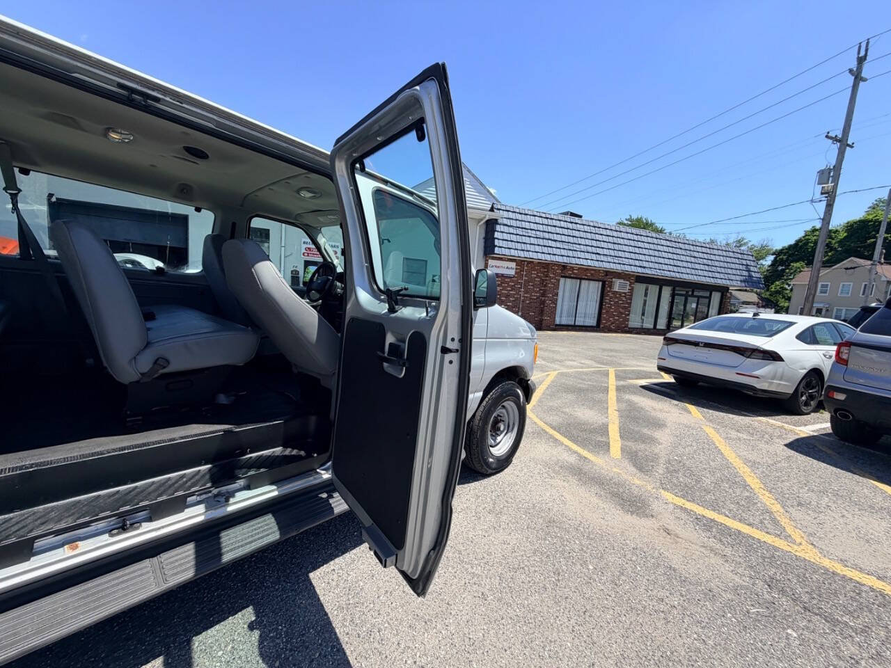 Used 2006 Ford E-350 and Econoline 350 XL RWD image 42