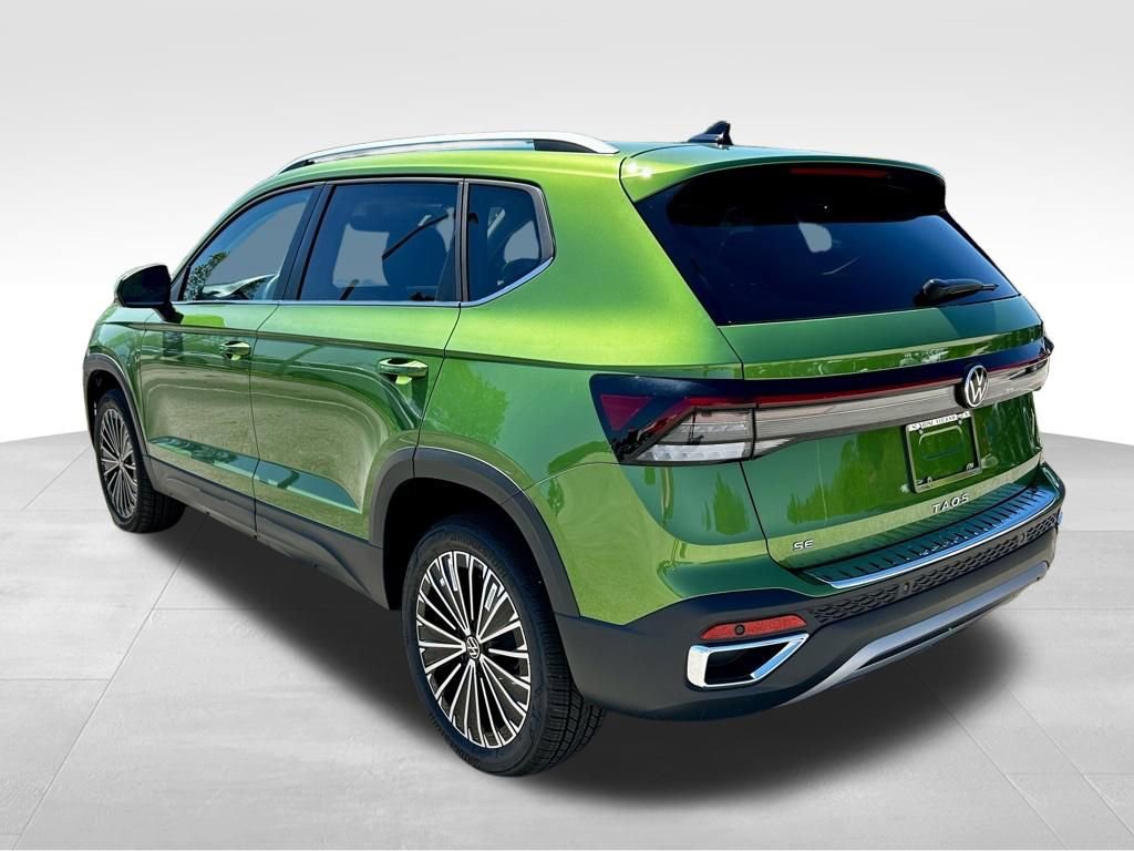 Used 2025 Volkswagen Taos SE image 4