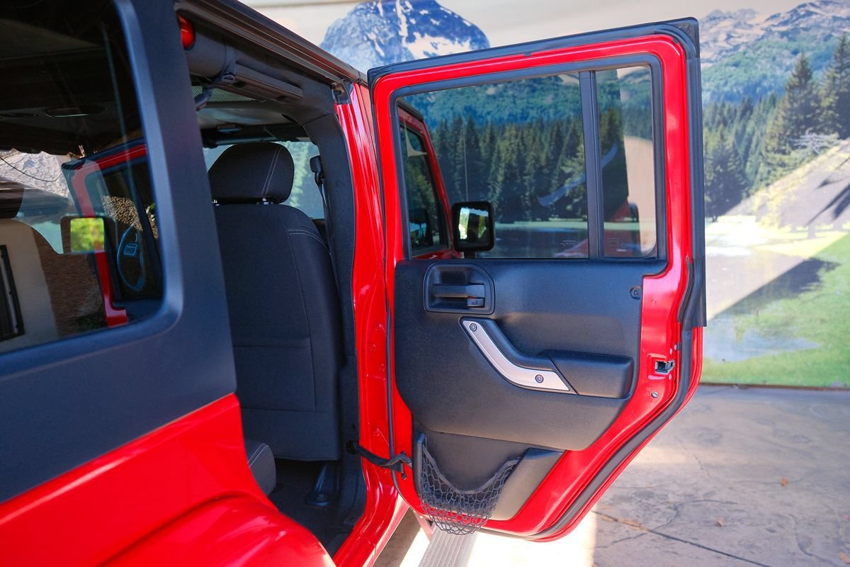 Used 2015 Jeep Wrangler Unlimited Sahara AWD/4WD image 25