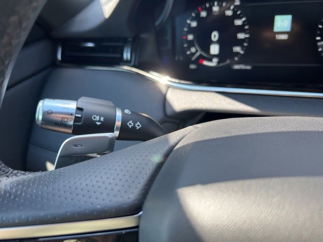 Used 2022 Land Rover Range Rover Evoque R-Dynamic SE image 34