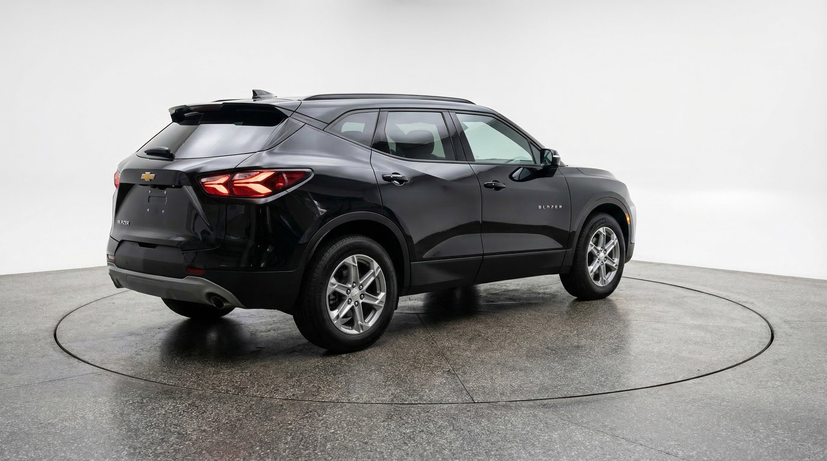 Used 2025 Chevrolet Blazer LT FWD image 9