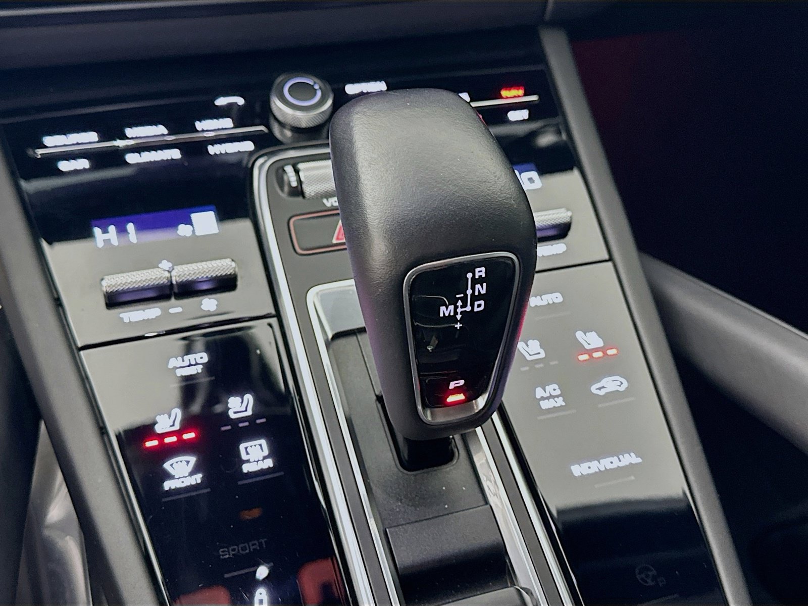 Certified 2020 Porsche Cayenne Turbo S AWD/4WD image 21