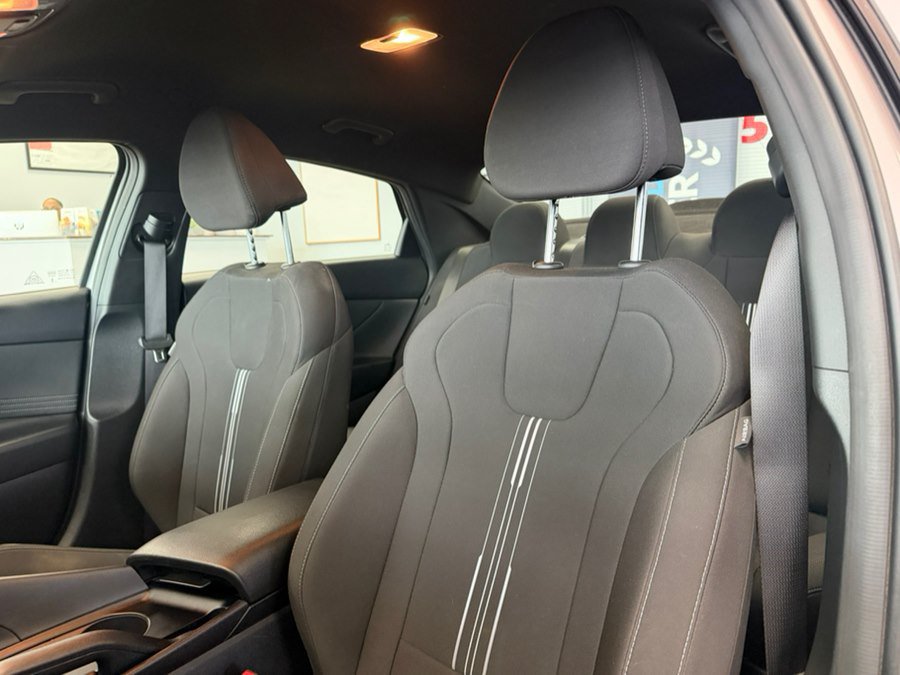 Used 2025 Hyundai Elantra Sport FWD image 24