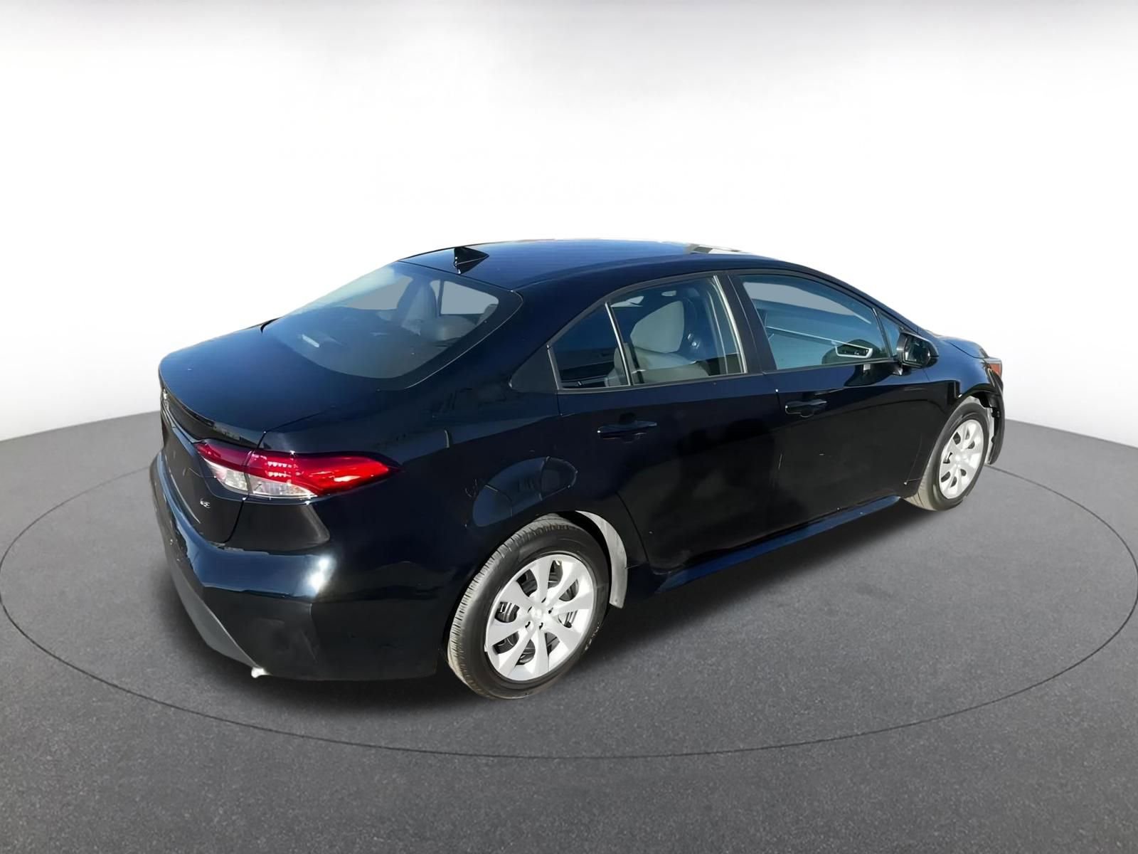 Used 2025 Toyota Corolla LE image 12