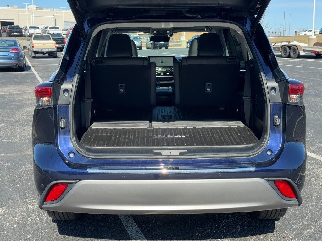 Used 2023 Toyota Highlander Platinum image 6