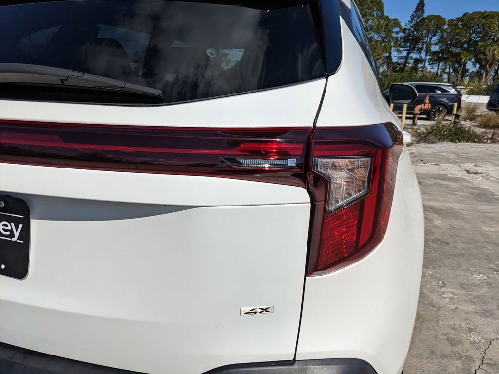 Certified 2025 Kia Seltos LX AWD/4WD image 11