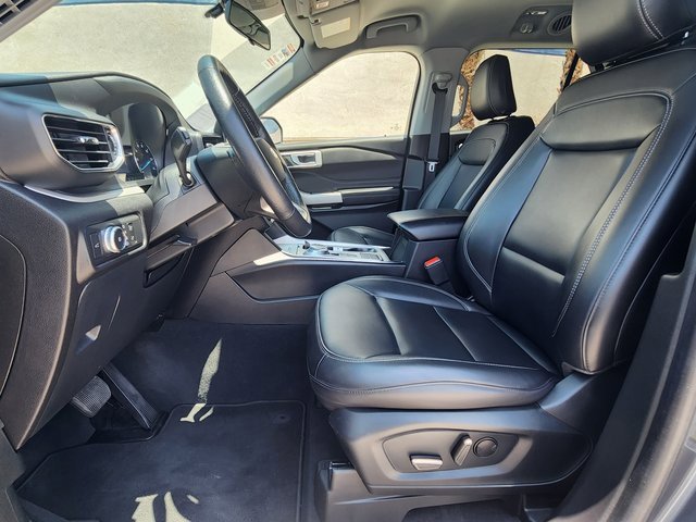 Used 2022 Ford Explorer XLT w/ Equipment Group 202A image 9