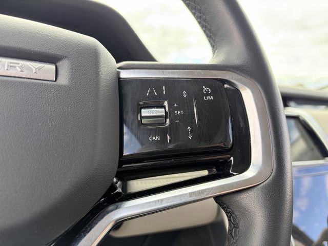 Used 2023 Land Rover Discovery Sport SE image 9