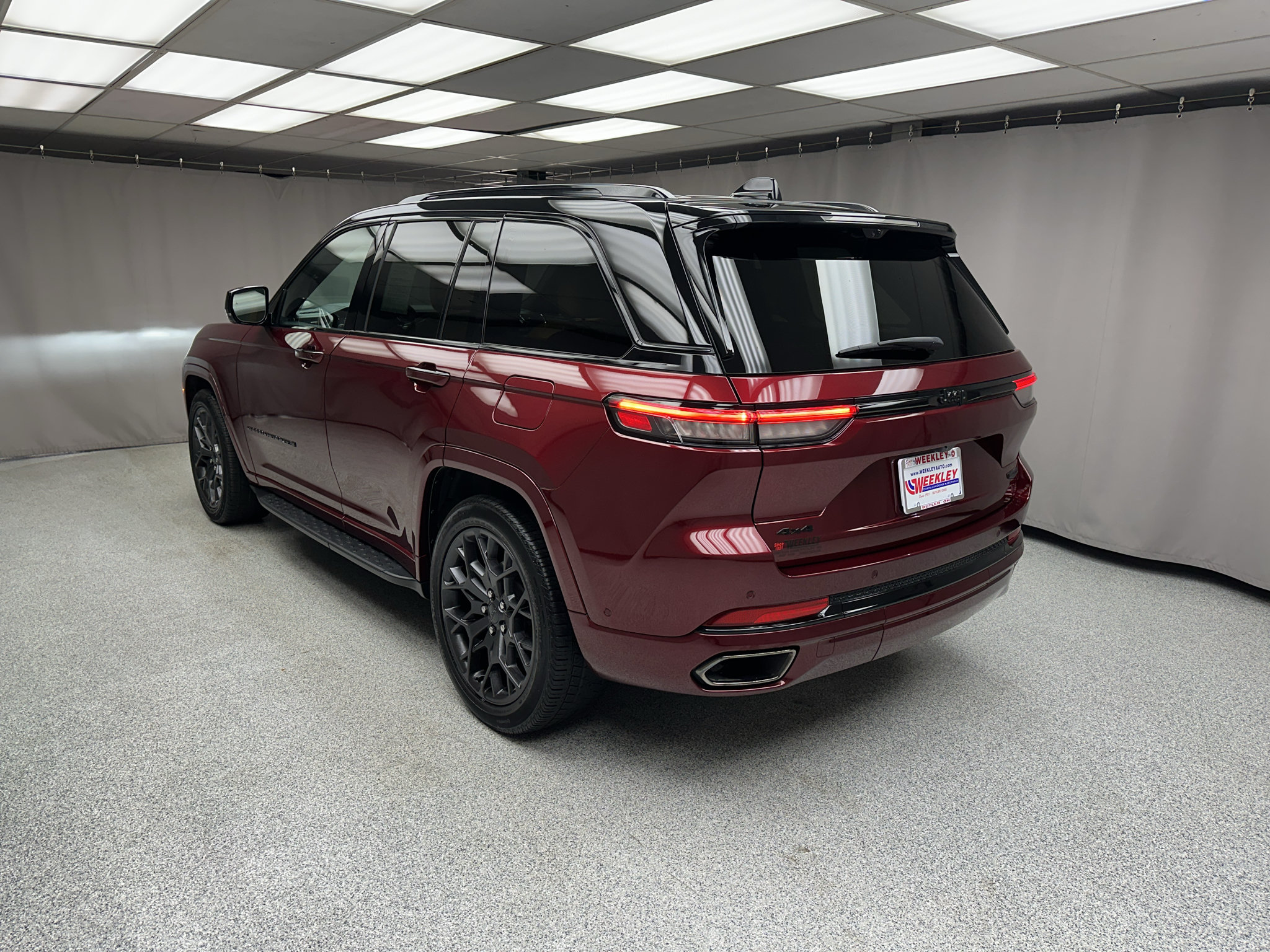 Used 2025 Jeep Grand Cherokee Summit w/ Adv Protech Group IV AWD/4WD image 19
