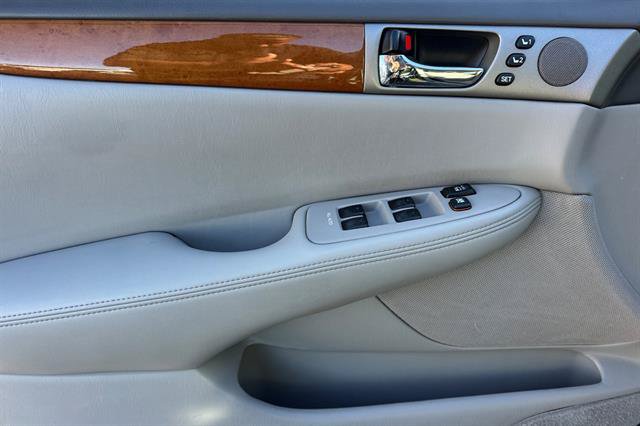 Used 2005 Lexus ES 330 FWD image 10