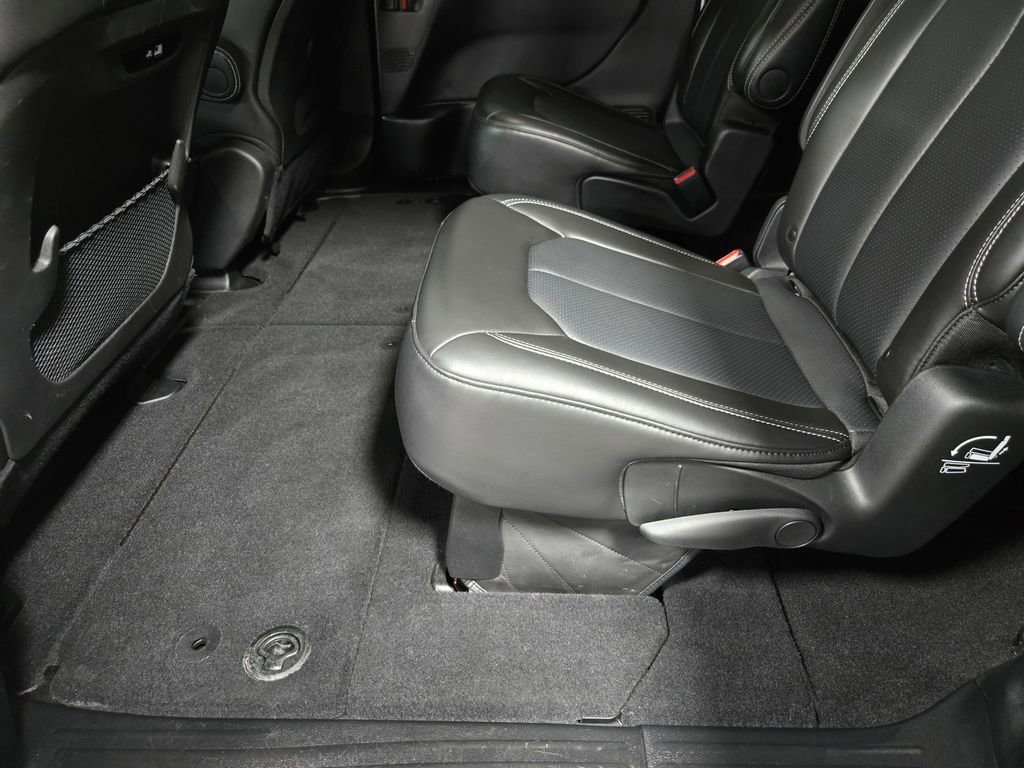 Used 2024 Chrysler Pacifica Touring-L w/ S Appearance Package AWD/4WD image 35