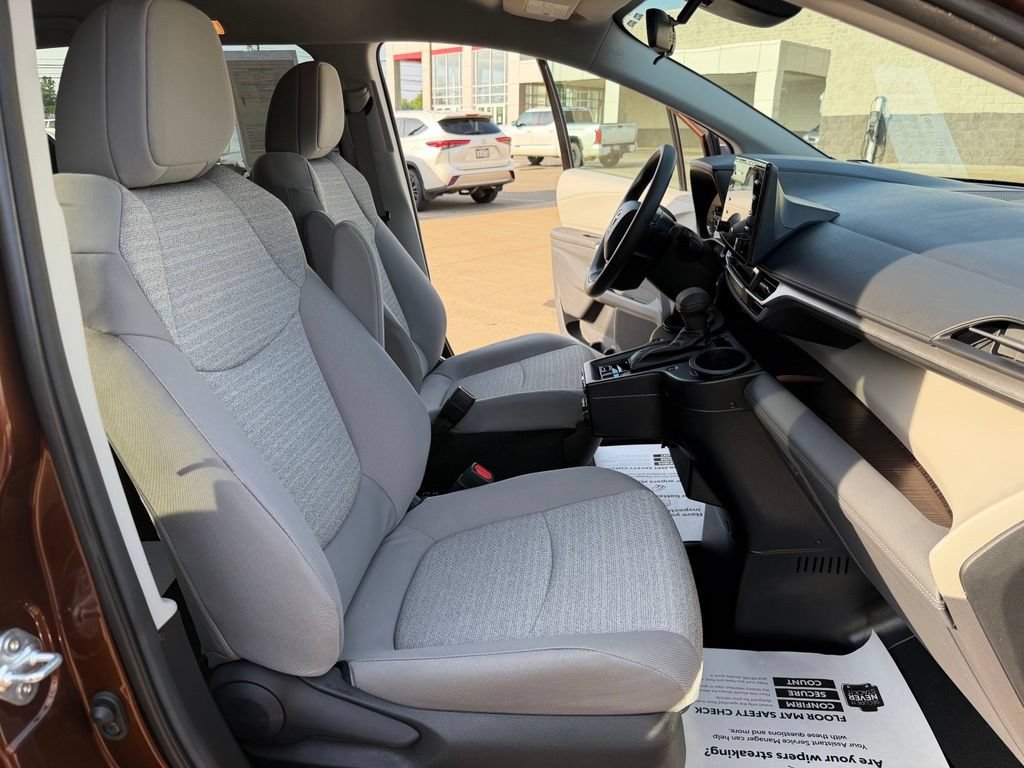 Used 2022 Toyota Sienna LE FWD image 31
