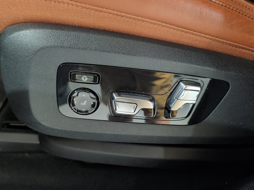 Used 2023 BMW X7 xDrive40i w/ Executive Package AWD/4WD image 16