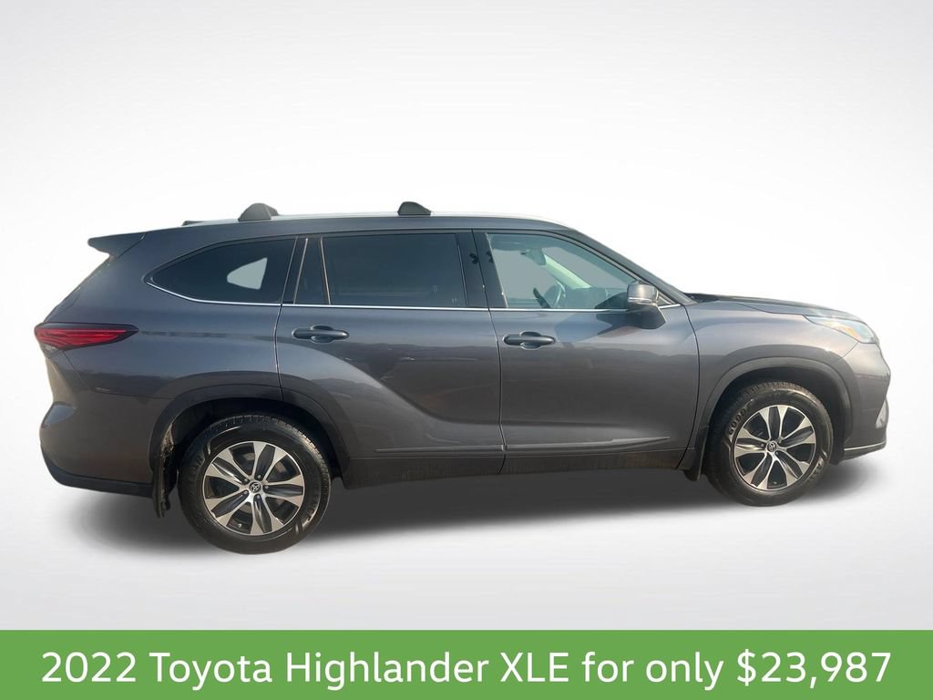 Used 2022 Toyota Highlander XLE AWD/4WD image 7