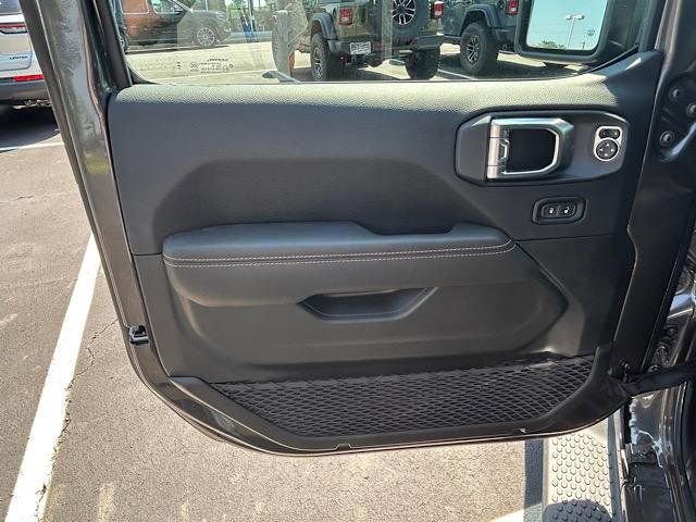 New 2025 Jeep Wrangler Unlimited Sahara AWD/4WD image 8