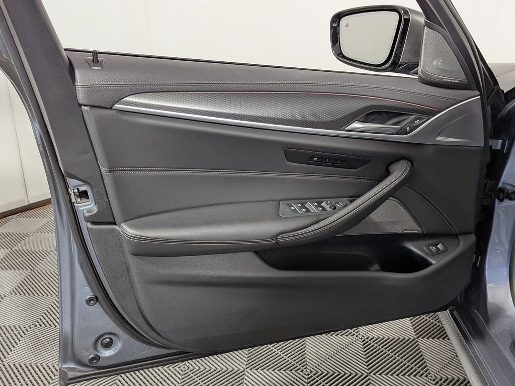 Used 2021 BMW M550i xDrive image 13