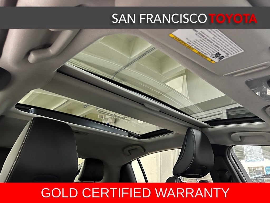 Used 2024 Toyota Prius Limited w/ Limited Premium Package FWD image 22
