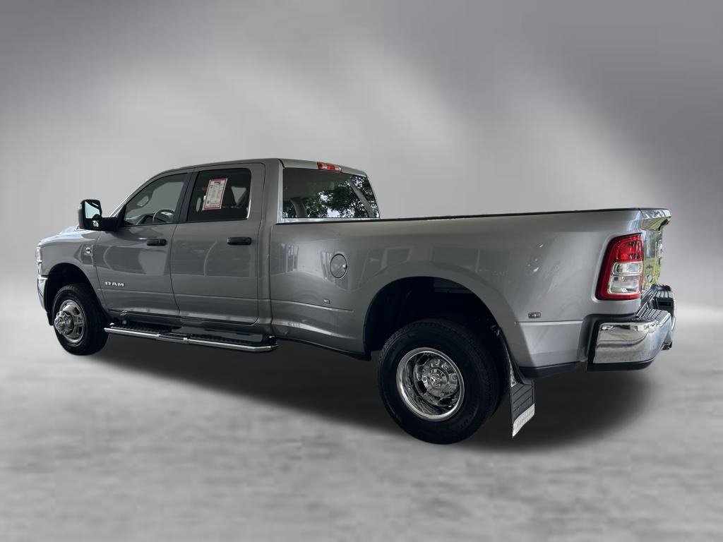 Used 2024 RAM 3500 Big Horn AWD/4WD image 4
