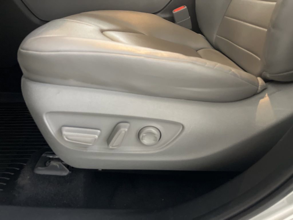 Used 2022 Toyota Highlander XLE AWD/4WD image 55