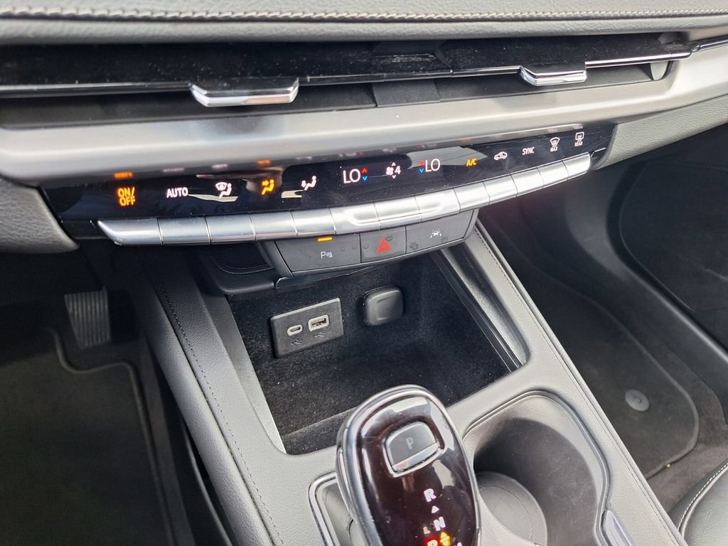 Used 2024 Cadillac XT4 Premium Luxury image 13