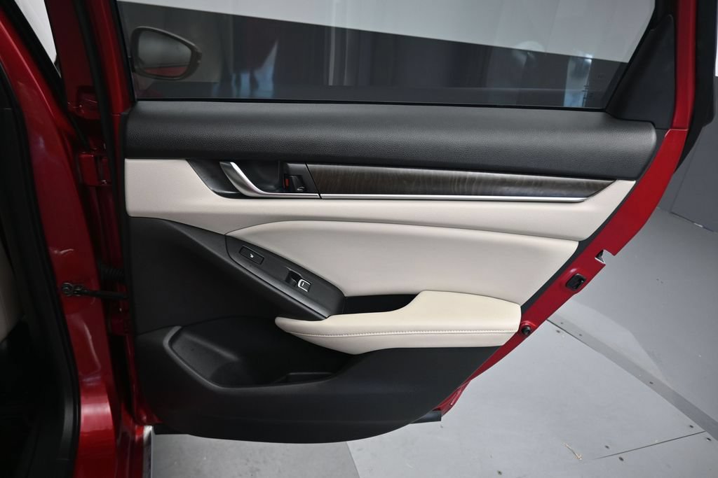 Used 2018 Honda Accord Touring image 38