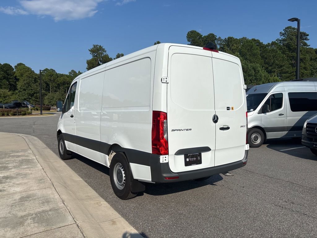 Used 2023 Mercedes-Benz Sprinter 144 Cargo image 5