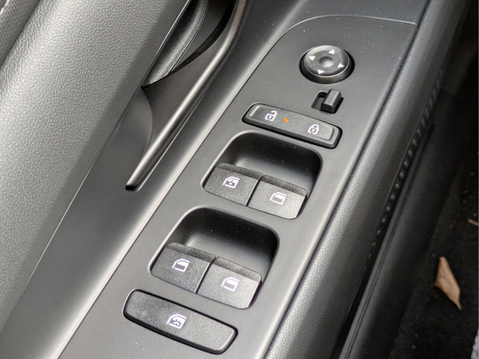 Certified 2025 Hyundai Elantra SEL FWD image 21