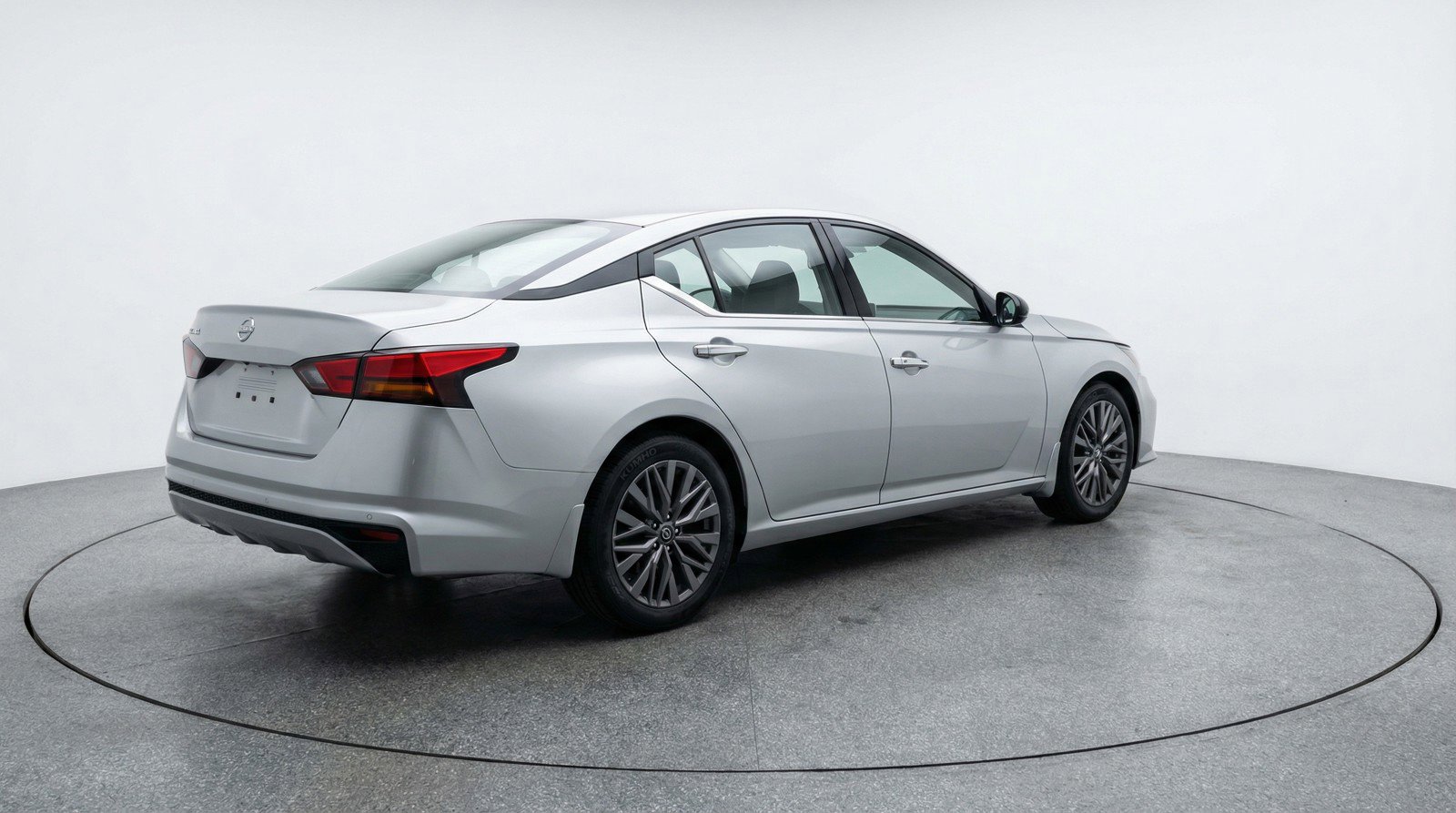 Used 2025 Nissan Altima 2.5 SV FWD image 9