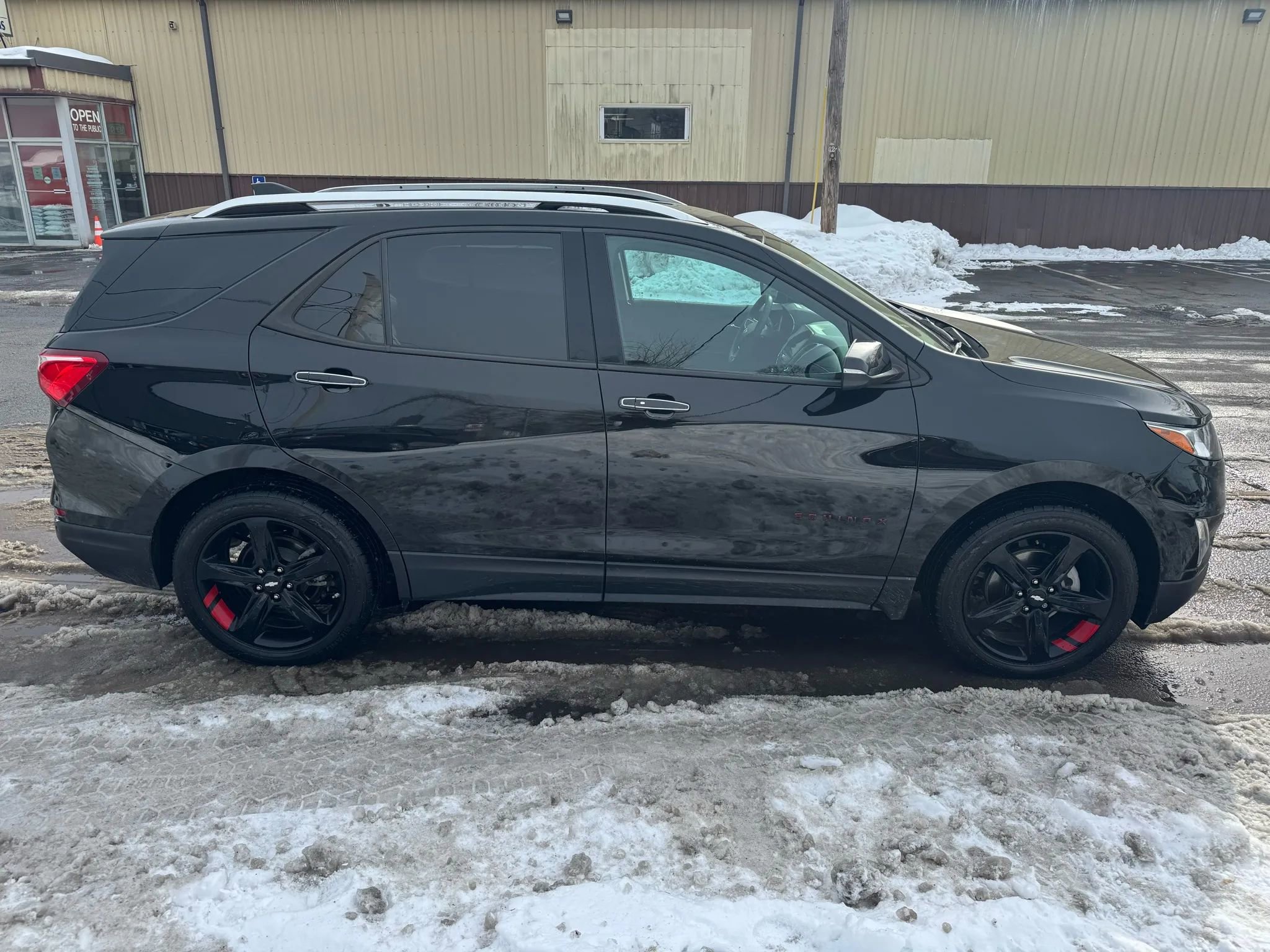 Used 2021 Chevrolet Equinox Premier w/ Redline Edition AWD/4WD image 4