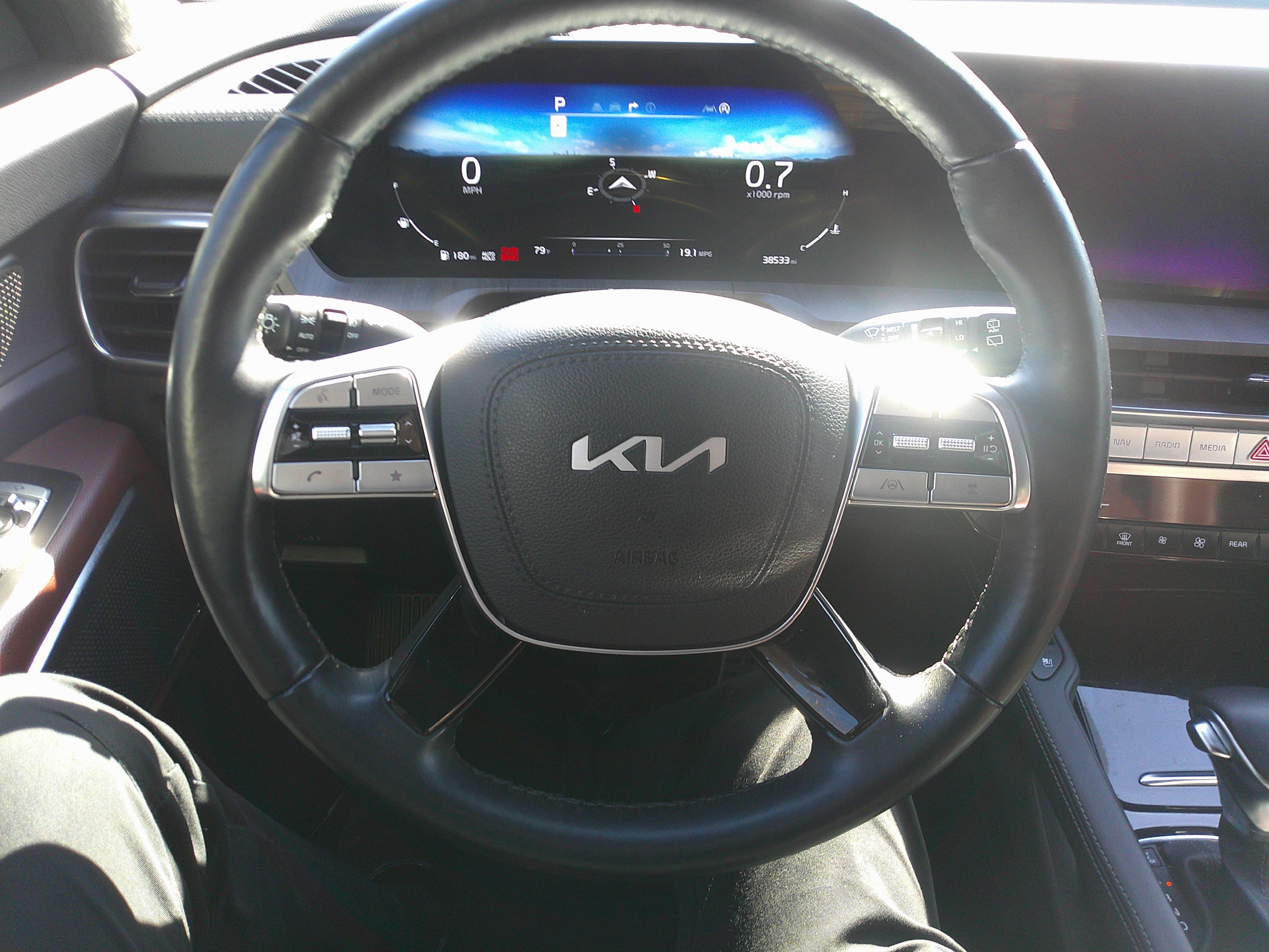 Used 2024 Kia Telluride SX Prestige w/ Towing Package image 18