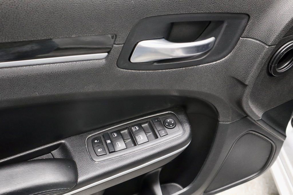 Used 2022 Chrysler 300 Touring image 22