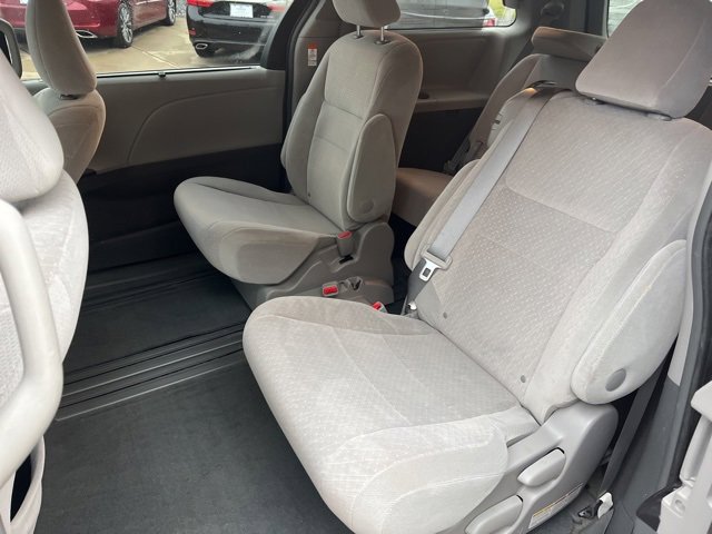 Used 2015 Toyota Sienna LE image 25