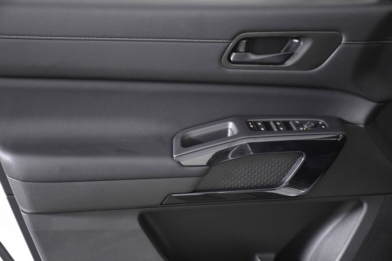 New 2024 Nissan Pathfinder SV w/ SV Premium Package image 24