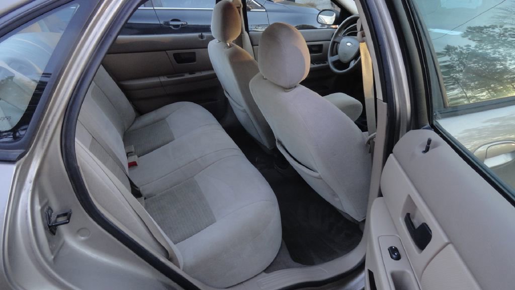 Used 2004 Ford Taurus SE image 11