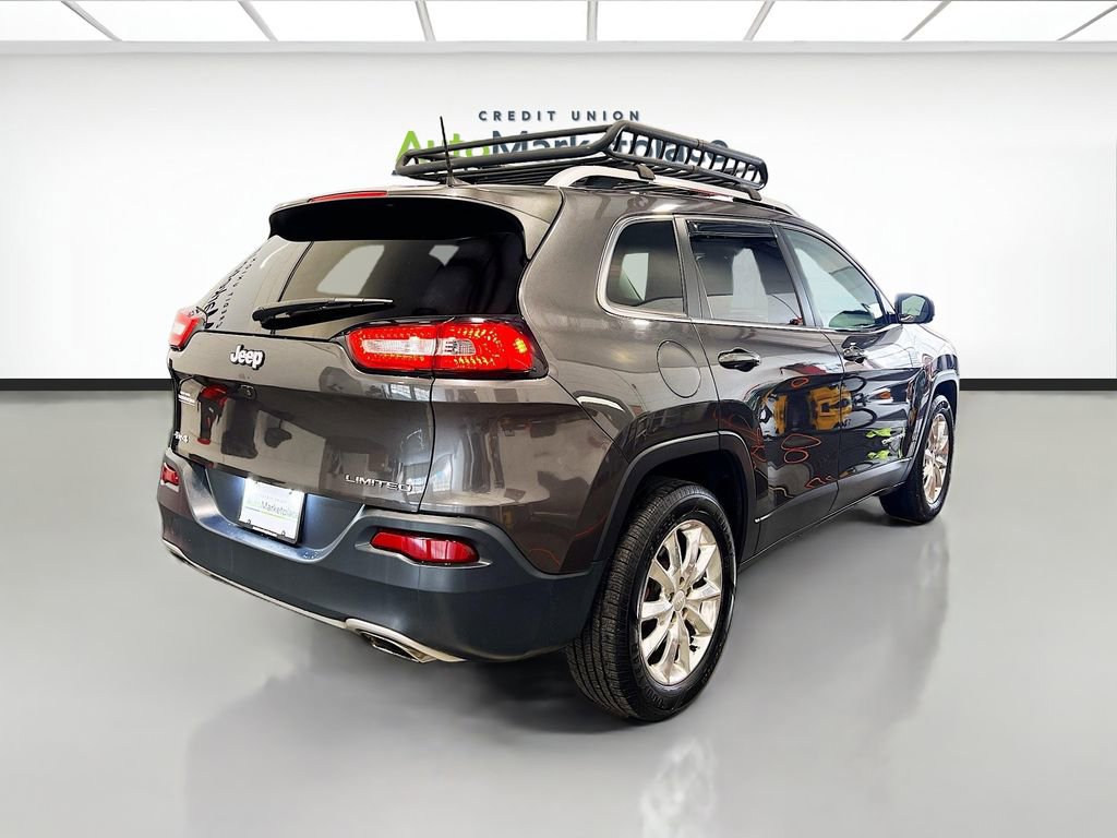 Used 2017 Jeep Cherokee Limited w/ Luxury Group AWD/4WD image 6