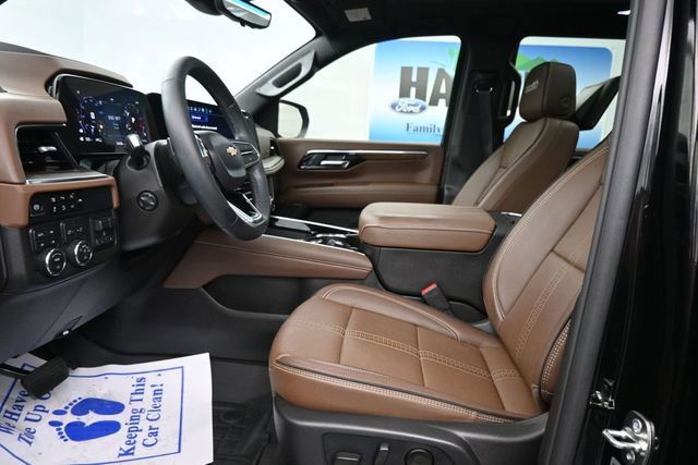 Used 2025 Chevrolet Tahoe High Country AWD/4WD image 14