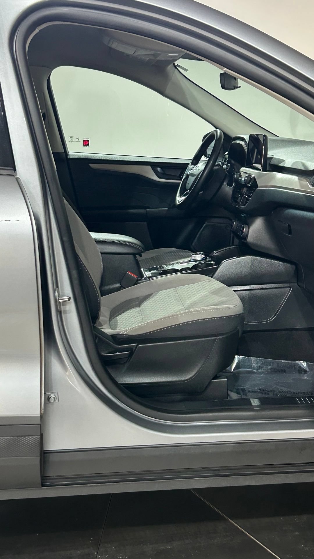Used 2022 Ford Escape SE w/ Cold Weather Package FWD image 45