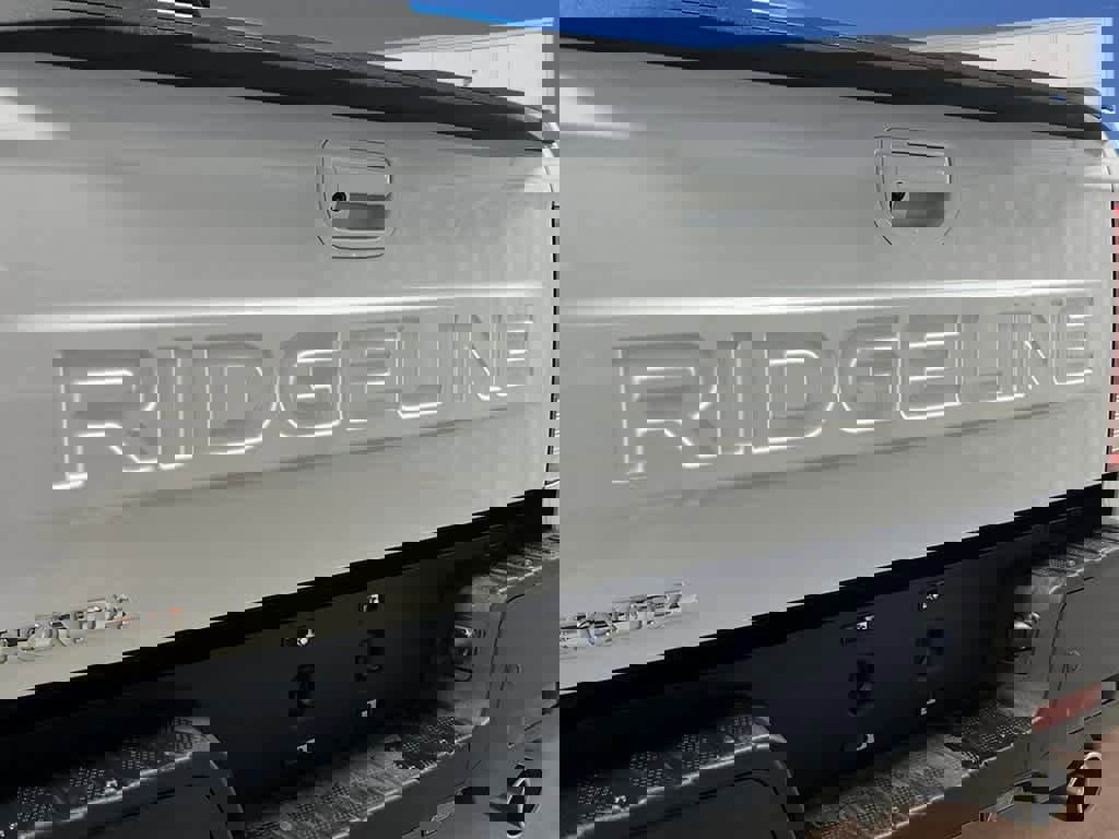 New 2026 Honda Ridgeline Black Edition image 6