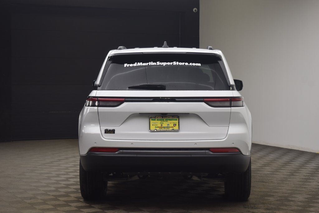 New 2026 Jeep Grand Cherokee Altitude AWD/4WD image 11