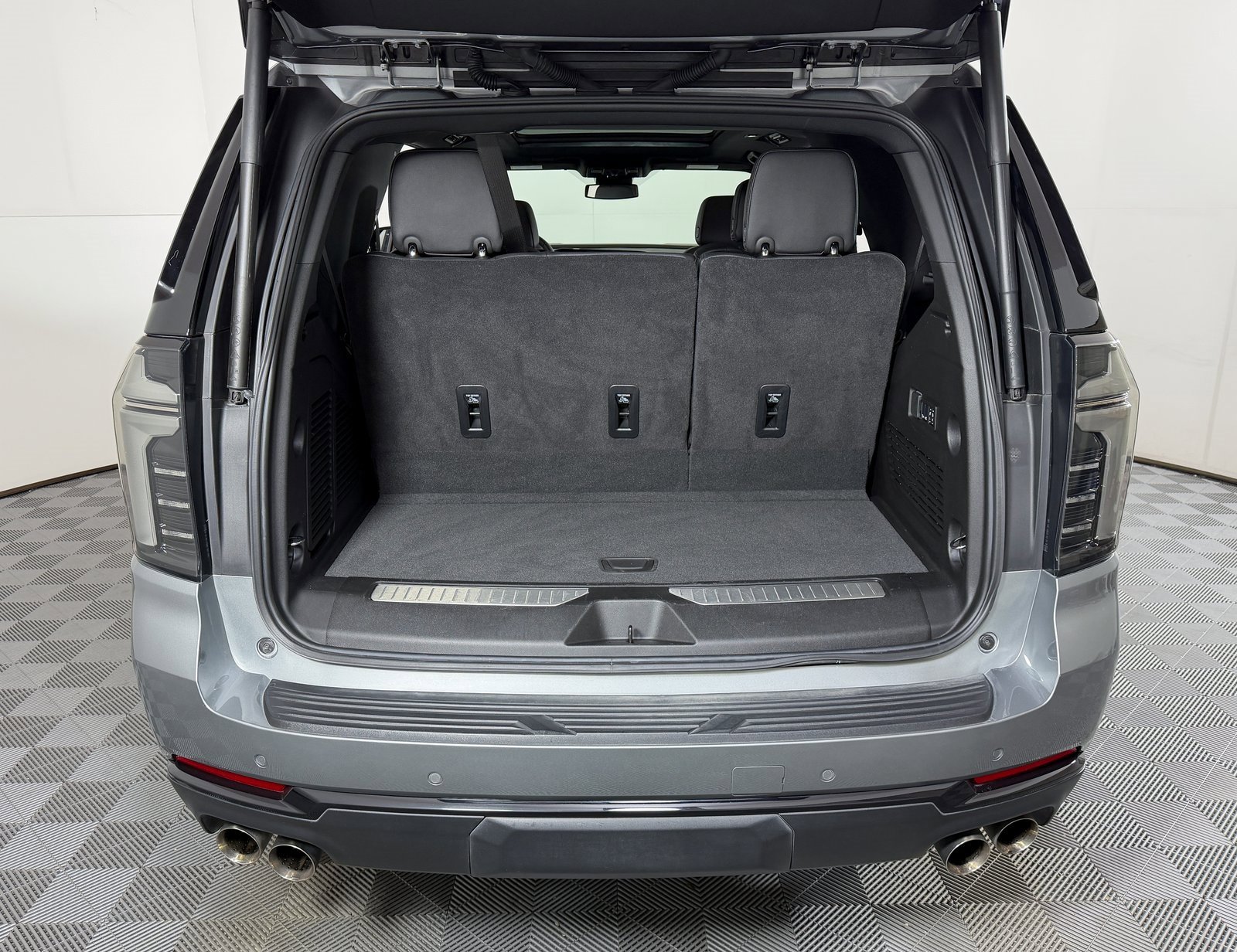 Used 2025 Chevrolet Tahoe RST w/ Comfort Package image 8