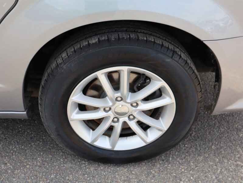Used 2015 Dodge Grand Caravan SXT FWD image 19