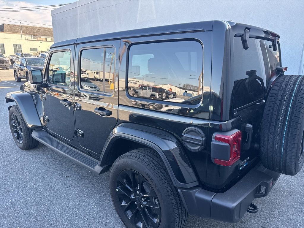 Used 2025 Jeep Wrangler Unlimited Sahara image 6