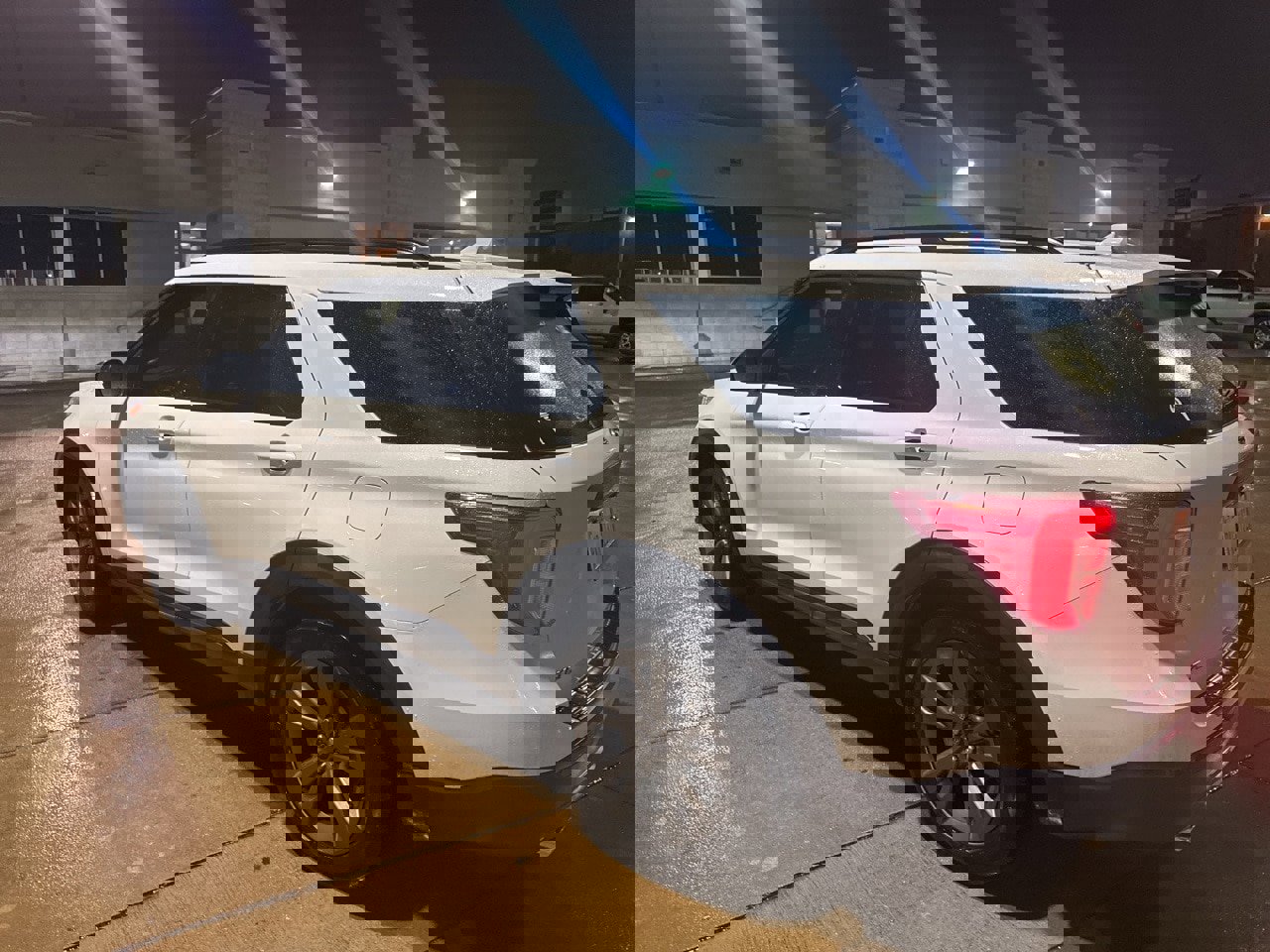 Used 2021 Ford Explorer XLT w/ Equipment Group 202A image 6