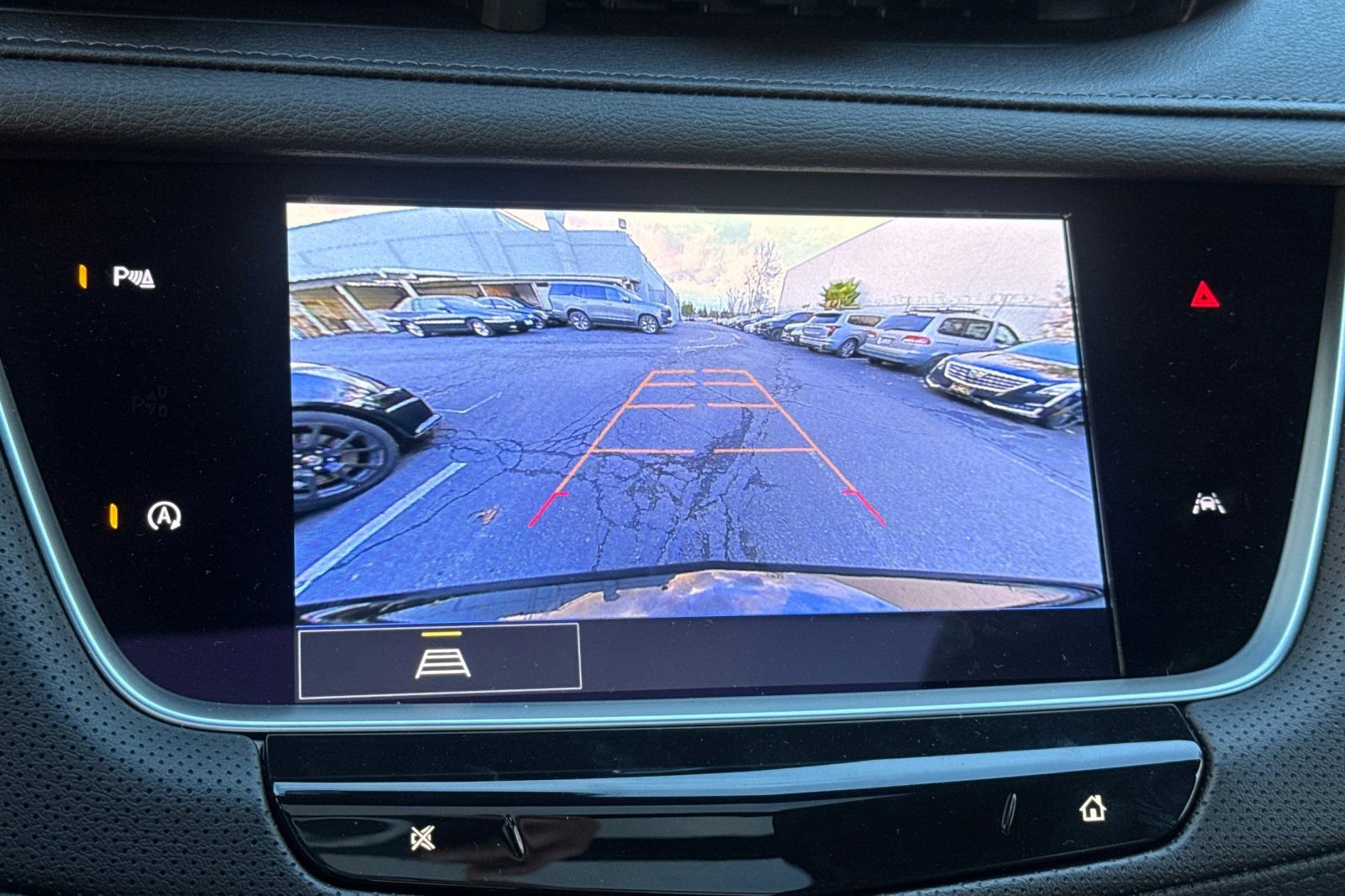 Used 2025 Cadillac XT6 Luxury image 26