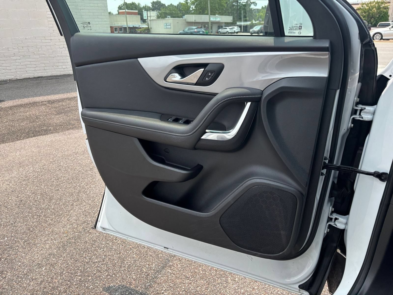 Used 2025 Chevrolet Blazer LT FWD image 18