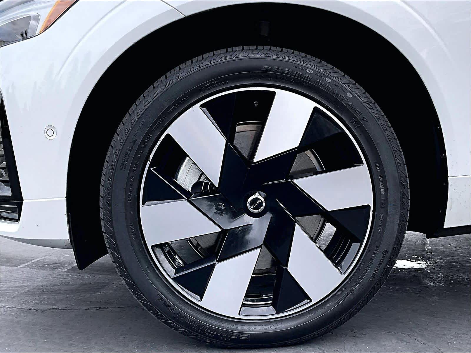 Used 2024 Volvo XC60 T8 Plus w/ Protection Package Premier AWD/4WD image 12