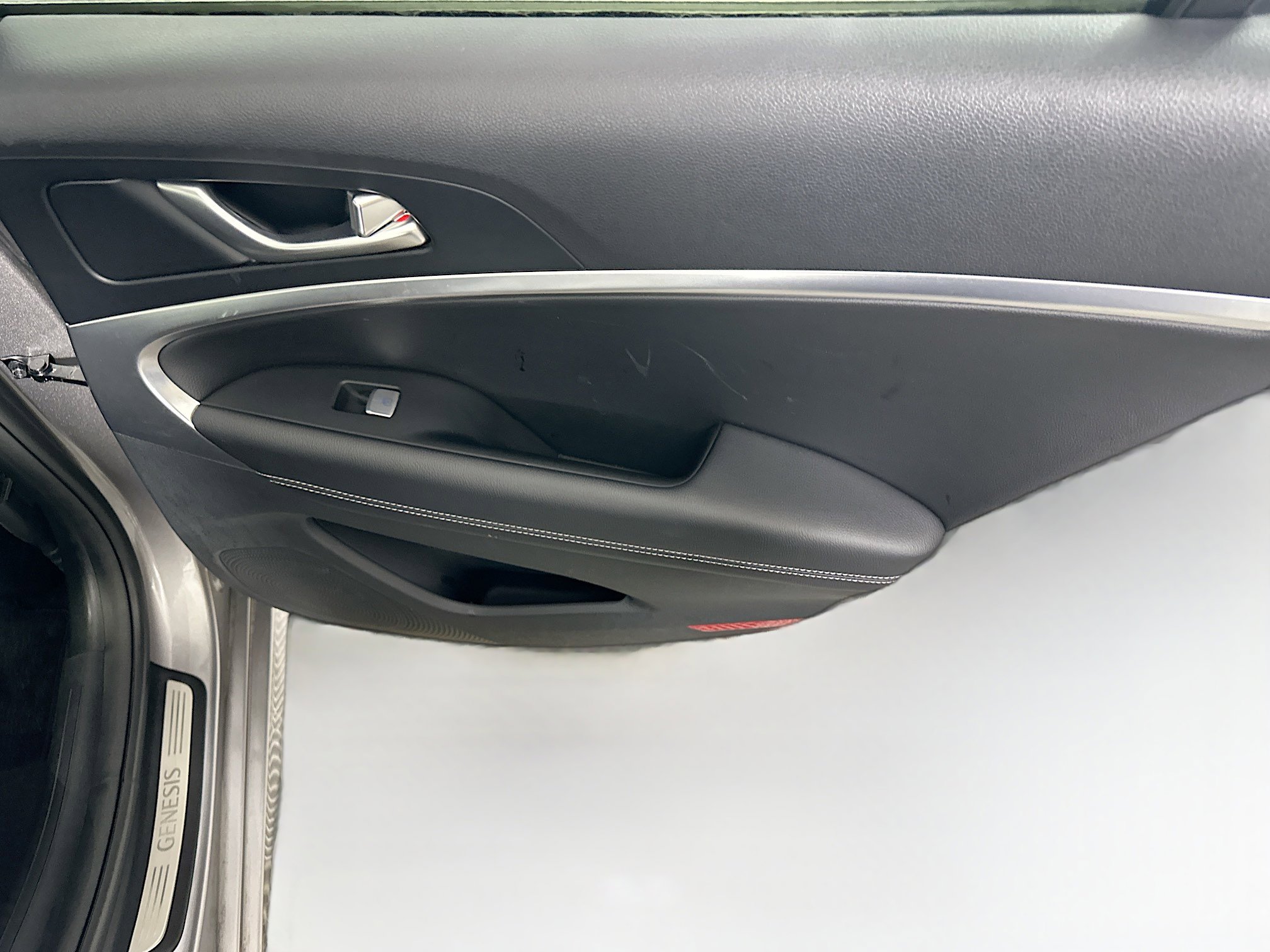 Used 2025 Genesis G70 2.5T image 28