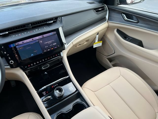 New 2026 Jeep Grand Cherokee L Limited w/ Limited Altitude Package AWD/4WD image 34