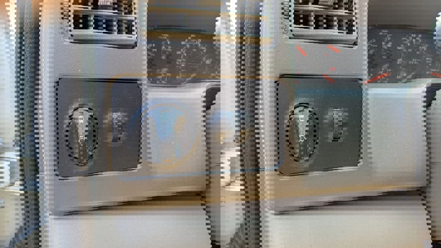 Used 2000 Ford F350 XL image 18